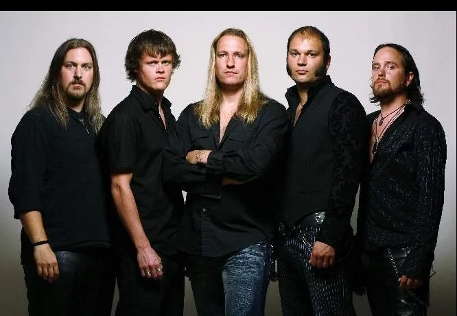 INSANIA premiere new single and video visualizer