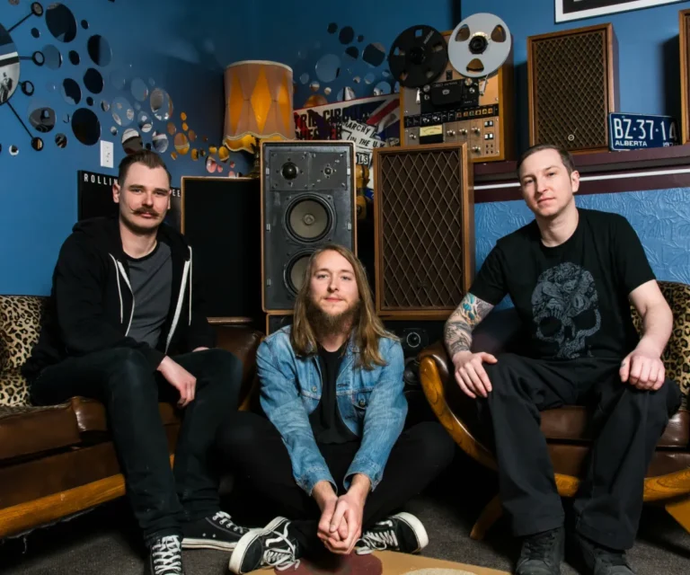 WOODHAWK deliver new audio single