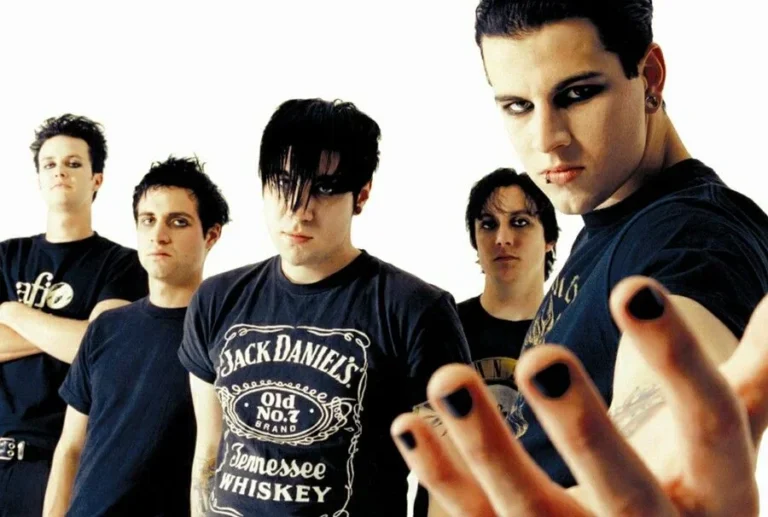 CLASSIC VIDEO OF THE DAY – AVENGED SEVENFOLD