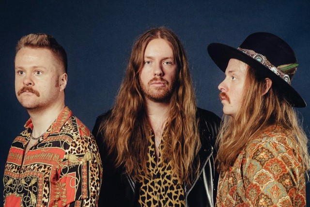 THE VINTAGE CARAVAN deliver new  single and lyric video